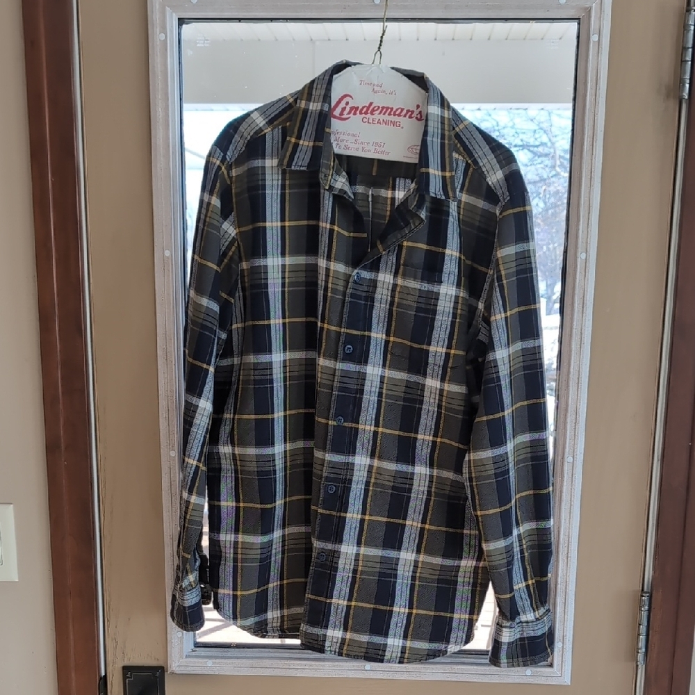 North face cotton shirt size large. Navy blue, Olive, cream and yellow pattern.